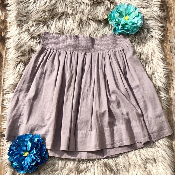 Banana Republic Dresses & Skirts - EUC Banana Republic Tan/Gray Skirt